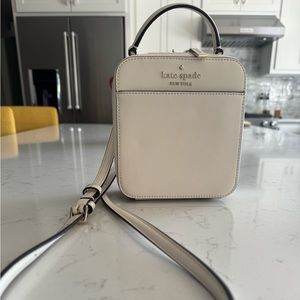 White Kate Spade Daisy Vanity Crossbody